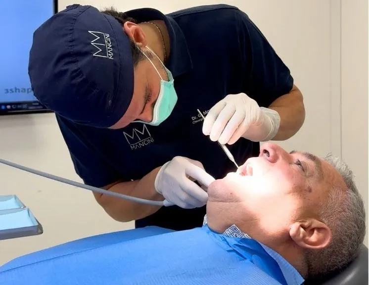 come funziona un impianto dentale